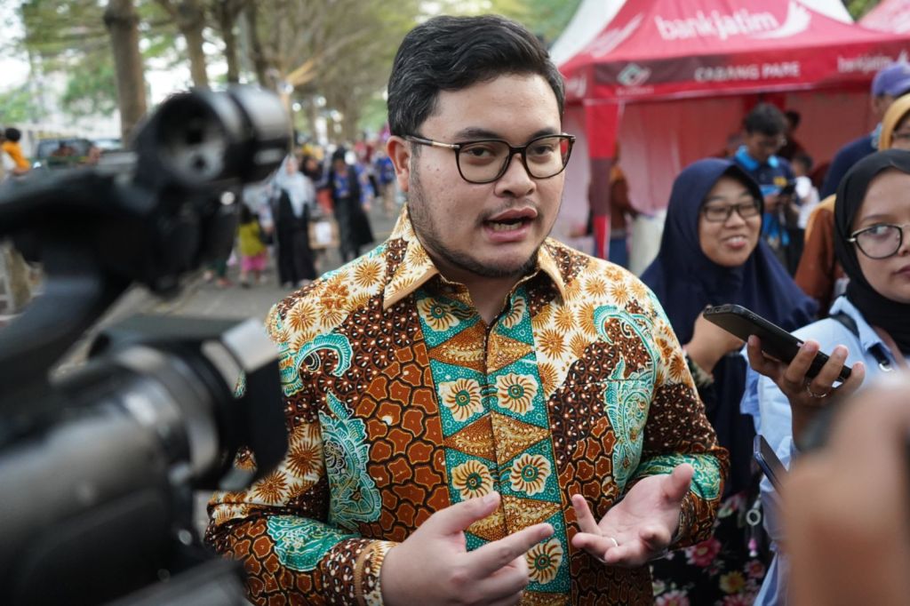 Hari Batik Nasional, Pesan Mas Dhito: Jaga Keindahan Batik Secara&nbsp;Utuh