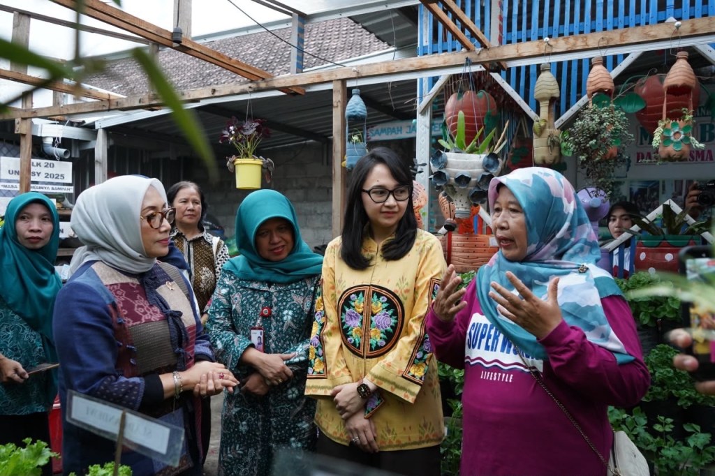 Curi Perhatian Pusat, Mbak Cicha Dampingi Menteri PPPA Kunjungi P2L Desa Tertek
