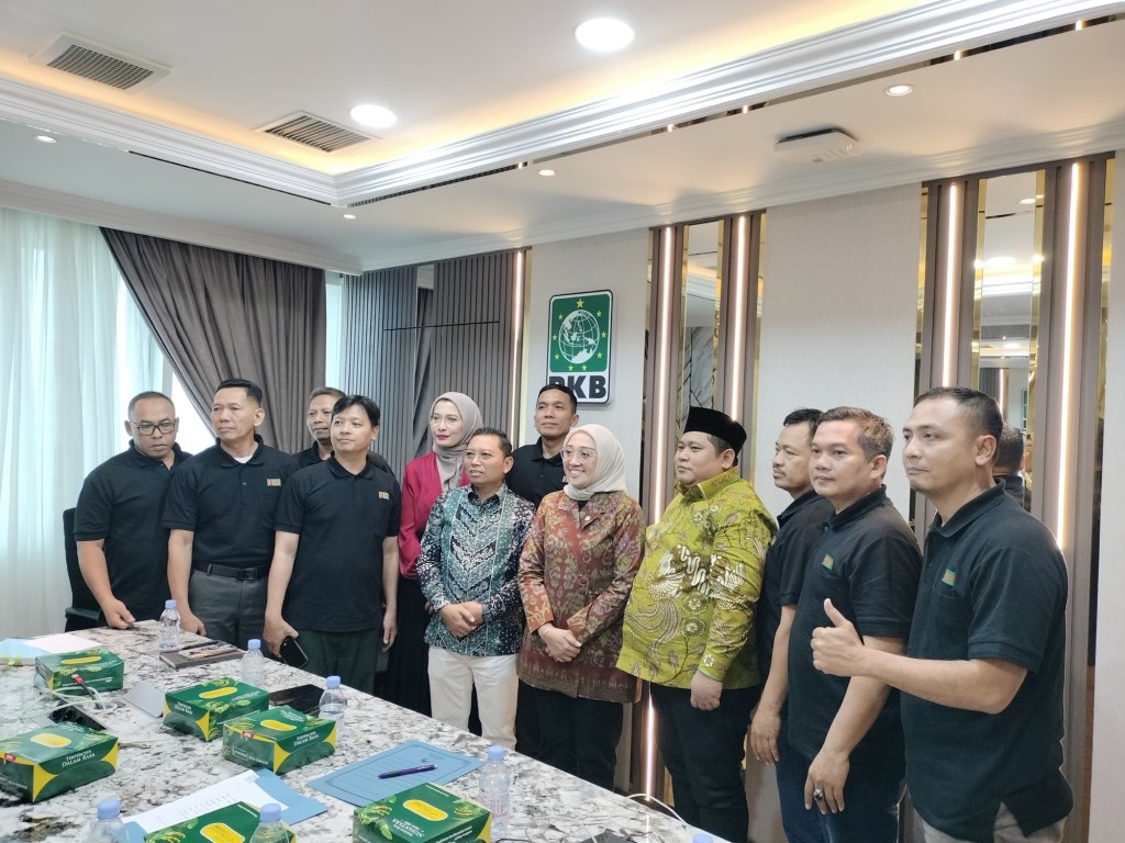 Penuhi Janji, Ketua DPRD Demak Kawal Langsung Aliansi Gebrak Temui DPR&nbsp;RI