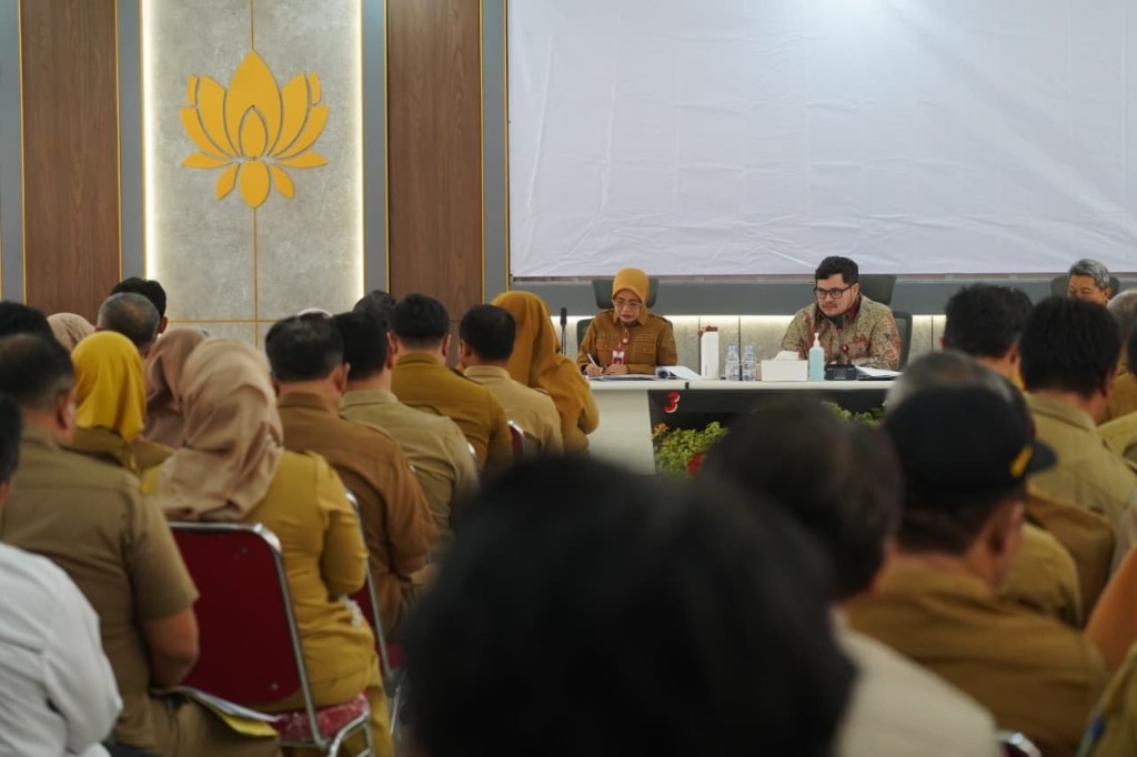 Bupati Kediri Hanindhito Himawan Pramana Berikan Instruksi Pengawalan Program Strategis kepada Camat dan Kepala&nbsp;Dinas